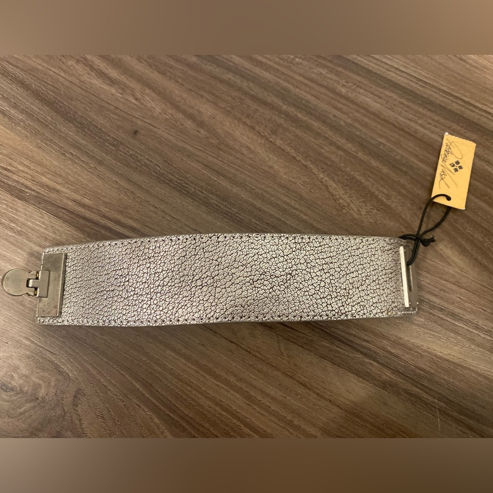 NWT! Patricia Nash Leather Cuff - Picture 3 of 7